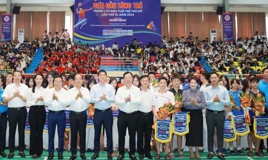 Khai mạc Giải cầu lông trẻ tranh Cúp Báo Tuổi trẻ Thủ đô lần thứ XI năm 2024. Ảnh: Ban tổ chức