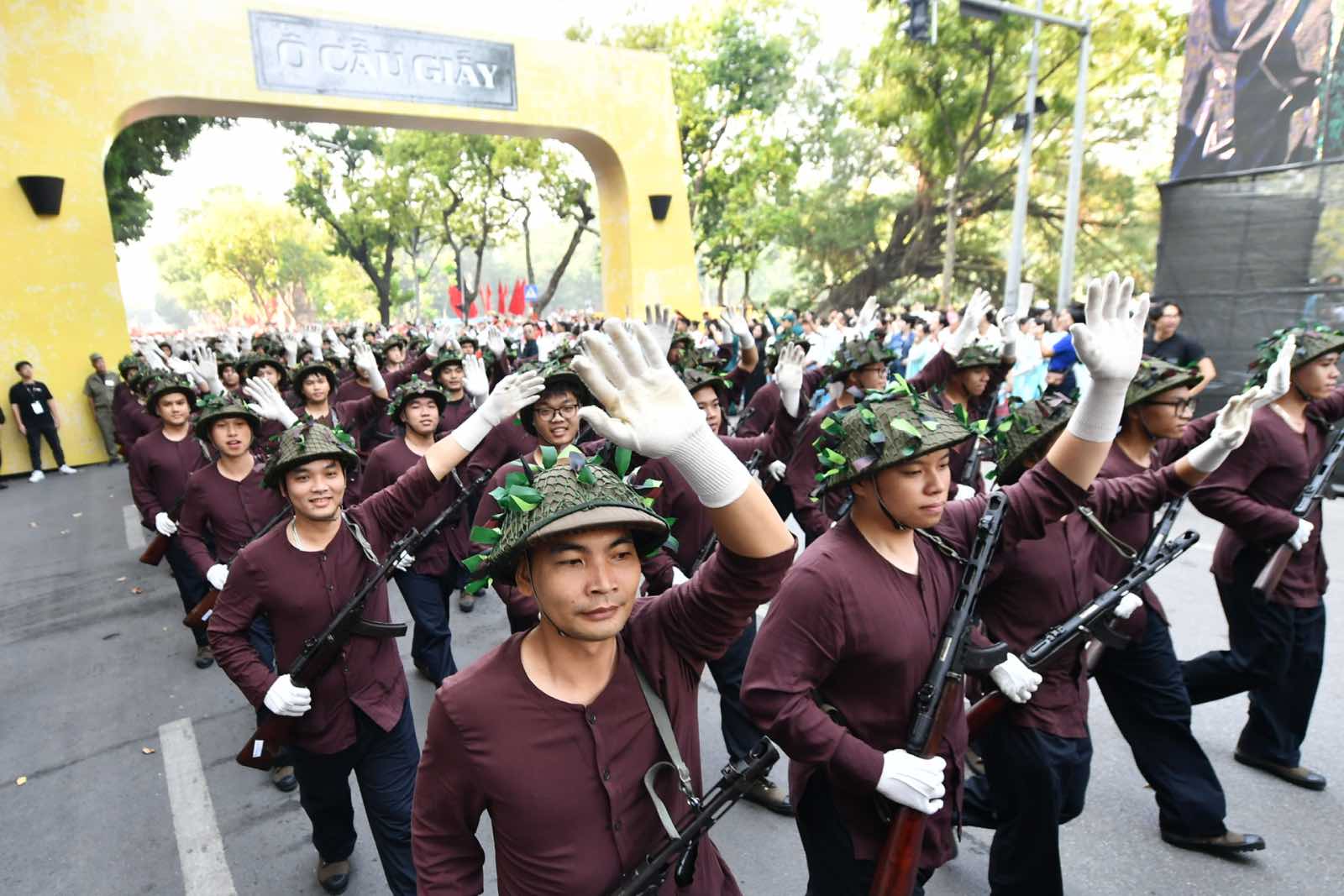 Tái hiện hình ảnh Hà Nội đón chào đoàn quân chiến thắng trở về. Ảnh: Hải Nguyễn