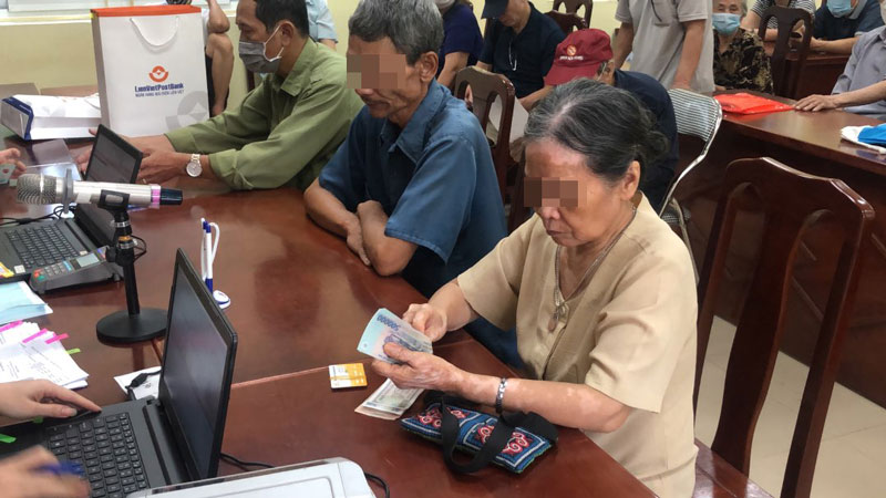 Many commune officials will receive a second pension increase after the 15% increase if they meet the conditions. Illustration photo: Bao Han