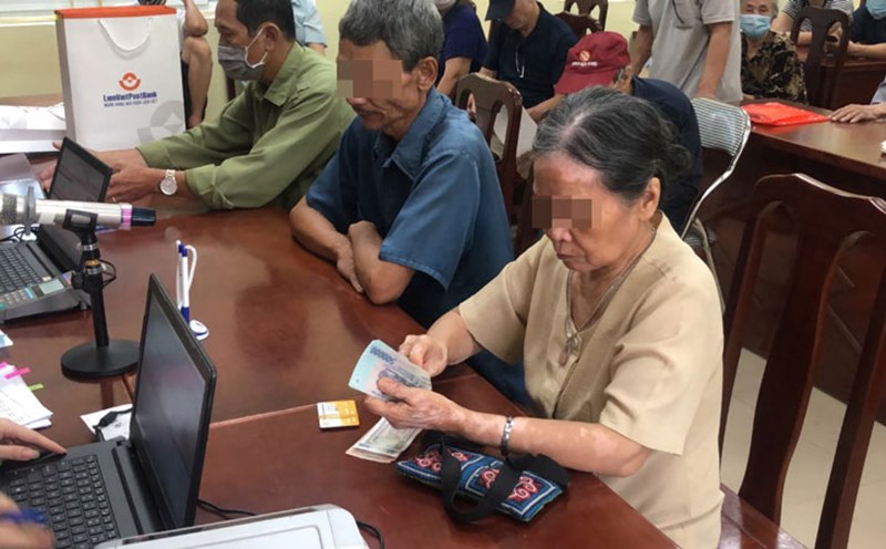 Many commune officials will receive a second pension increase after the 15% increase if they meet the conditions. Illustration photo: Bao Han