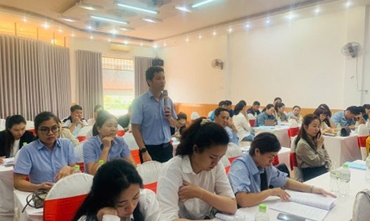 Cán bộ Công đoàn ngành Công thương tỉnh Đắk Lắk phát biểu ý kiến tại hội nghị. Ảnh: Bảo Trung