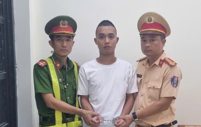 Công an quận Hải An bắt giữ đối tượng Nguyễn Minh Quang tàng trữ trái phép chất ma túy. Ảnh: Công an Hải Phòng