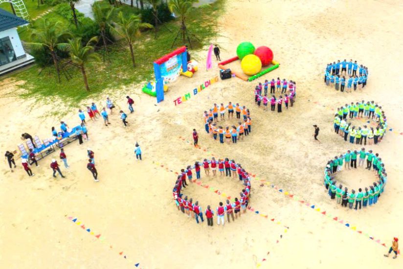 Tourists participate in teambuilding at Emerald Ho Tram Resort in September 2024. Photo: Provided by the unit