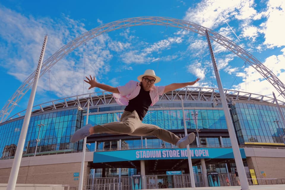 Wembley là một trong 7 sân vận động mà anh hằng mong muốn được ghé qua. Đây cũng là địa điểm tổ chức những trận đấu lớn và quen thuộc đối với người hâm mộ bóng đá. Ảnh: NVCC