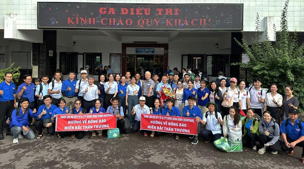 A medical delegation from Binh Dinh province headed north to help people overcome the consequences of storms and floods on September 13. Photo: Thanh Thanh