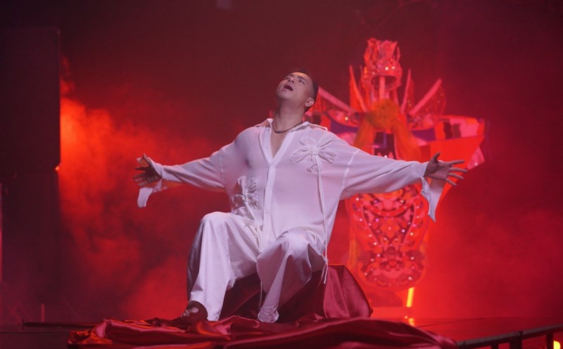 Truong The Vinh released a new MV after "Anh trai vu ngan cong gai". Photo: Producer.