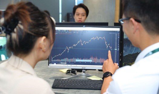 Cơ hội mua mở ra cho nhà đầu tư khi chứng khoán điều chỉnh. Ảnh: Lê Toàn