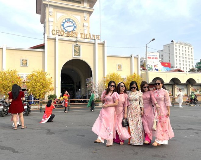 Doanh nghiep lu hanh chuan bi san sang cho mua du lich Tet Nguyen dan. Anh: Dieu Mi