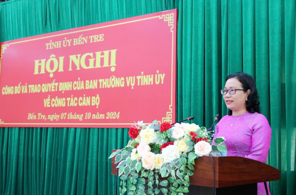 Truong Ban Tuyen giao Tinh uy Ben Tre Nguyen Truc Hanh - phat bieu nhan nhiem vu tai hoi nghi. Anh: Thanh Nhan