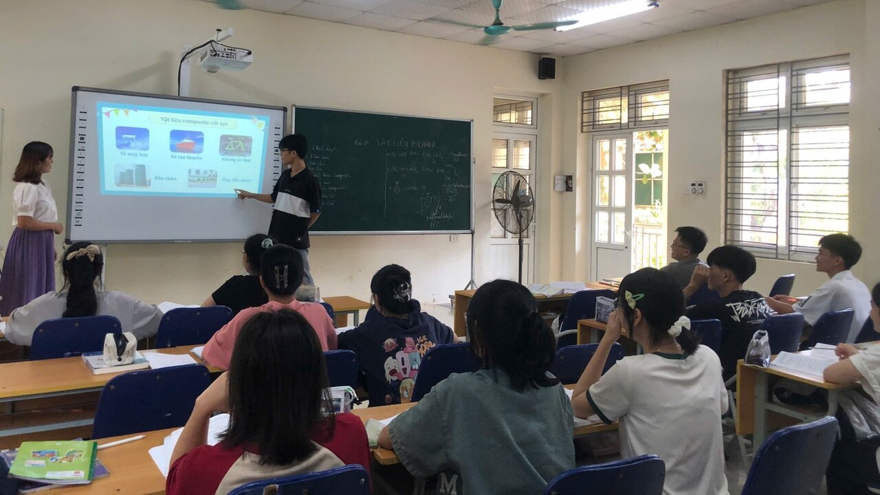Parents, teachers and students are all excited about the new boarding school. Photo: Minh Chuyen.