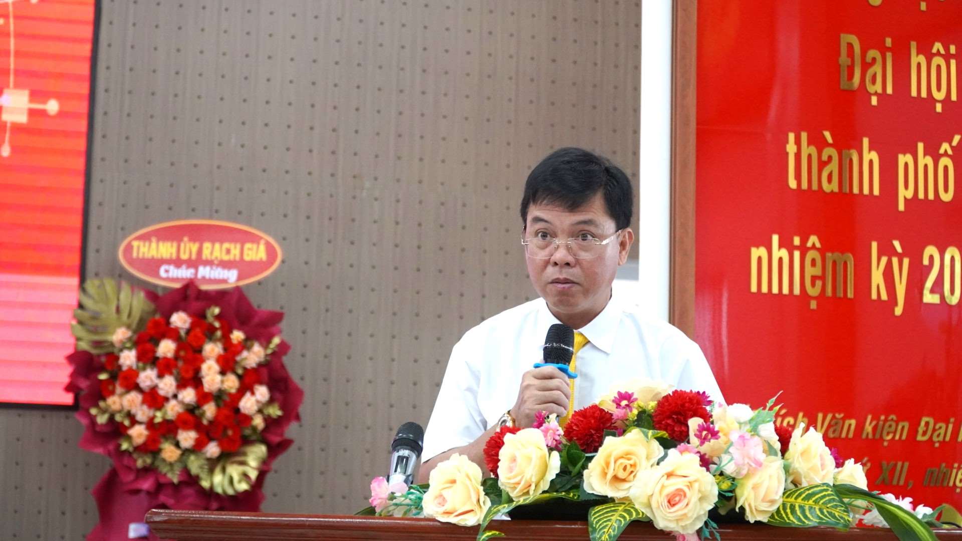 Phó Chủ tịch UBND tỉnh Kiên Giang Nguyễn Lưu Trung phát biểu tại lễ mít tinh hưởng ứng Ngày Chuyển đổi số. Ảnh: Xuân Nhi