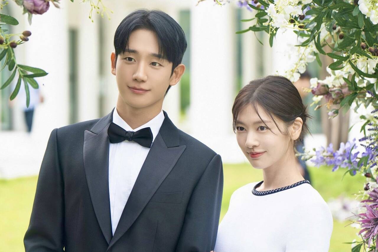 Jung Hae In và Jung So Min không có đám cưới trong tập cuối "Love Next Door". Ảnh: Nhà sản xuất