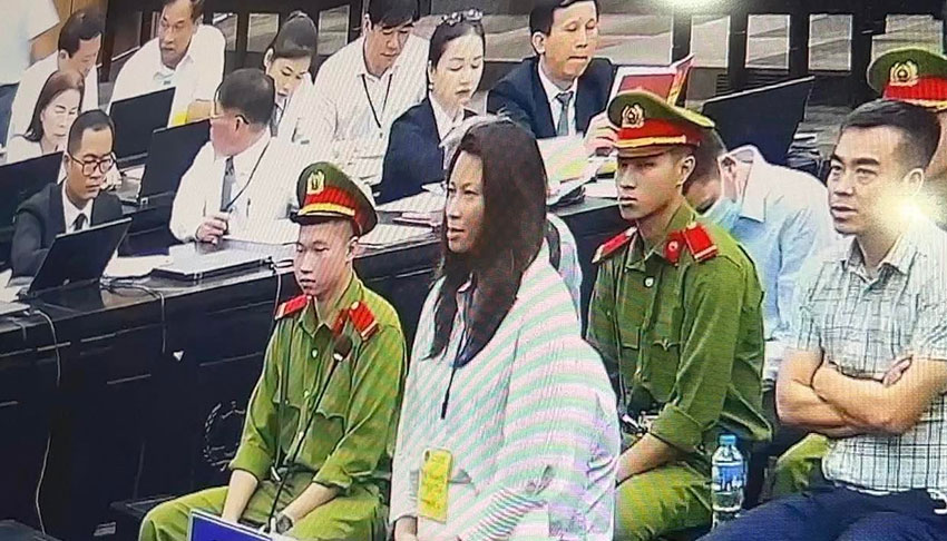 Bà Nguyễn Thị Thanh Hằng hồi bị đưa ra xét xử tại giai đoạn 1 vụ chuyến bay giải cứu. Ảnh chụp qua màn hình: Quang Việt