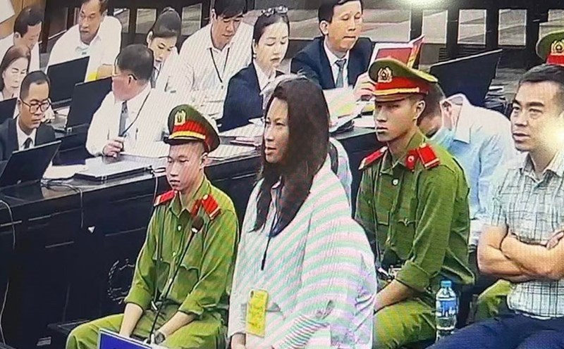 Bà Nguyễn Thị Thanh Hằng hồi bị đưa ra xét xử tại giai đoạn 1 vụ chuyến bay giải cứu. Ảnh chụp qua màn hình: Quang Việt