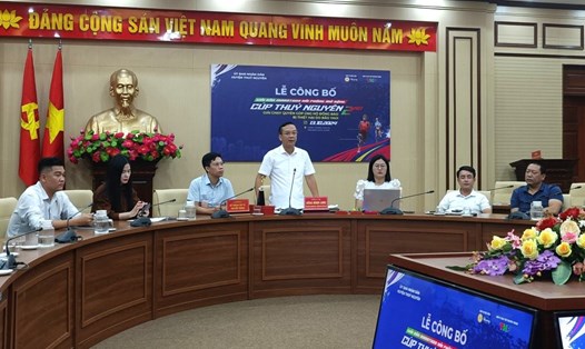 Đại diện lãnh đạo huyện Thủy Nguyên (Hải Phòng) thông tin về giải chạy. Ảnh: Mai Dung