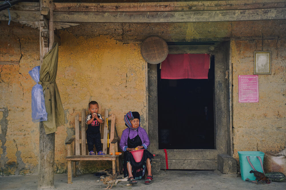 Neu khong co thoi gian, nen den Then Pa vao buoi sang, ket hop tham quan cot co Lung Cu, den Lung Cu, lang Lo Lo Chai va tro ve truoc khi troi toi vi duong deo nguy hiem. Ben canh do, du khach nen tranh di vao mua mua vi duong tron truot, de gap sat lo.