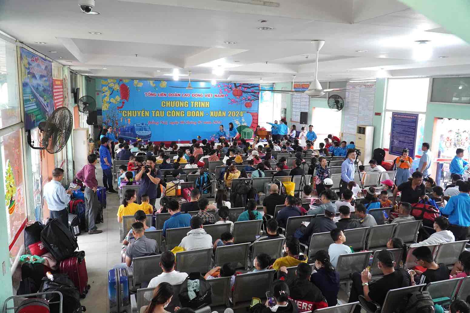 Chuyến tàu Công đoàn - Xuân 2024 đưa đoàn viên, người lao động về quê đón Tết. Ảnh: Hà Anh Chiến