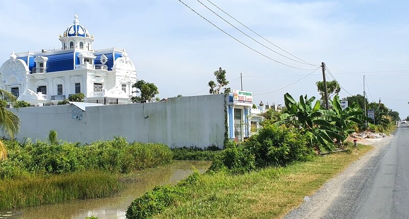 Can nha cua ong Ho An Tap khi moi phat hien chua hoan thien, khi ra quyet dinh cho phep chuyen muc dich su dung dat da hoan thien. Anh: Nhat Ho