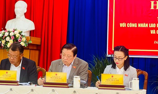 Đại biểu Quốc hội tiếp xúc cử tri chuyên đề với công nhân lao động Cụm công nghiệp Phát Chi - Trạm Hành, ở thành phố Đà Lạt (Lâm Đồng). Ảnh: N.THU