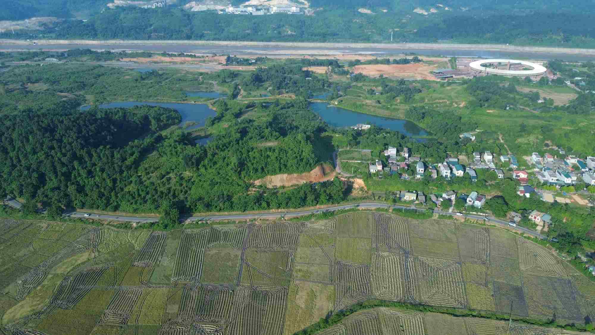 Hon 2 nam sau khi khoi cong, du an nghin ti dong nay van bat dong va khong co tien trien gi. Anh: Dinh Dai