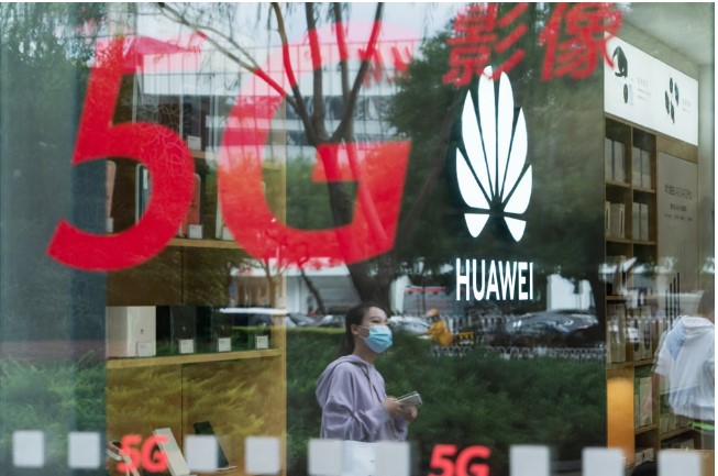 Huawei is making strides in developing its own mobile operating system to fuel its 5G smartphone lineup. Photo: Bloomberg