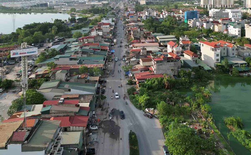 Tam Trinh Street through Yen So Ward (Hoang Mai District, Hanoi). Photo: Huu Chanh