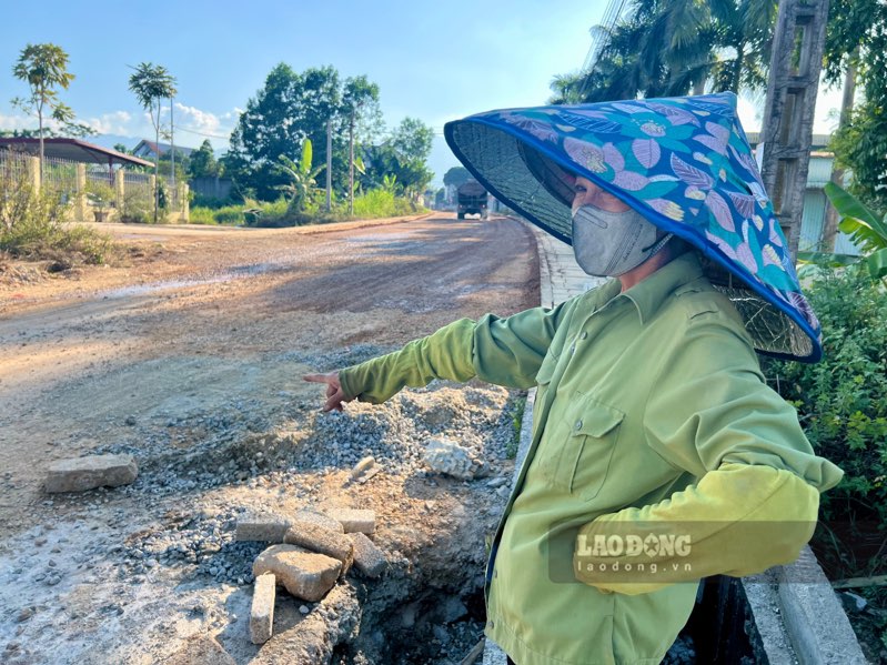 Nguoi dan mong muon du an som hoan thanh, thuan loi cho viec di lai. Anh: Viet Bac.