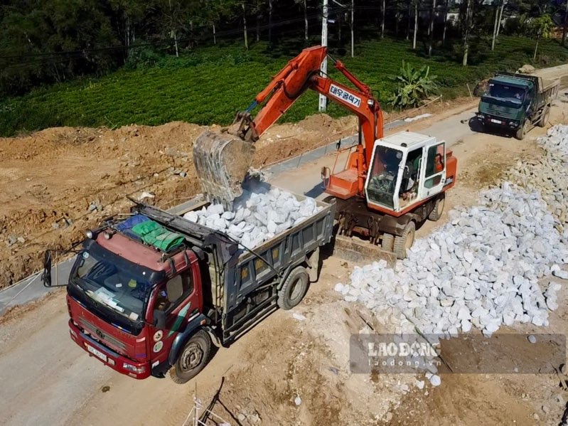 The inter-commune road worth more than 78 billion VND in the mountainous district of Thai Nguyen is gradually emerging. Photo: Viet Bac.