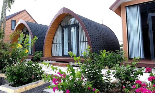 Khách sạn, nhà hàng Ozon, huyện Năm Căn hút khách du lịch. Ảnh: Nhật Hồ