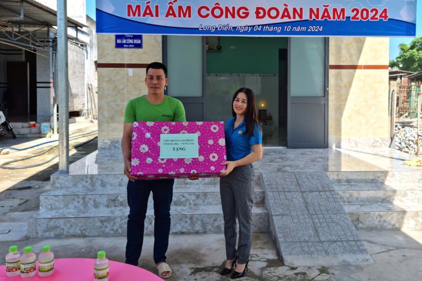 Với sự hỗ trợ của LĐLĐ tỉnh và CĐCS Công ty Chang Chun Vina, người lao động đã an tâm, ổn định cuộc sống hơn khi đón nhận Mái ấm Công đoàn. Ảnh: Thành An