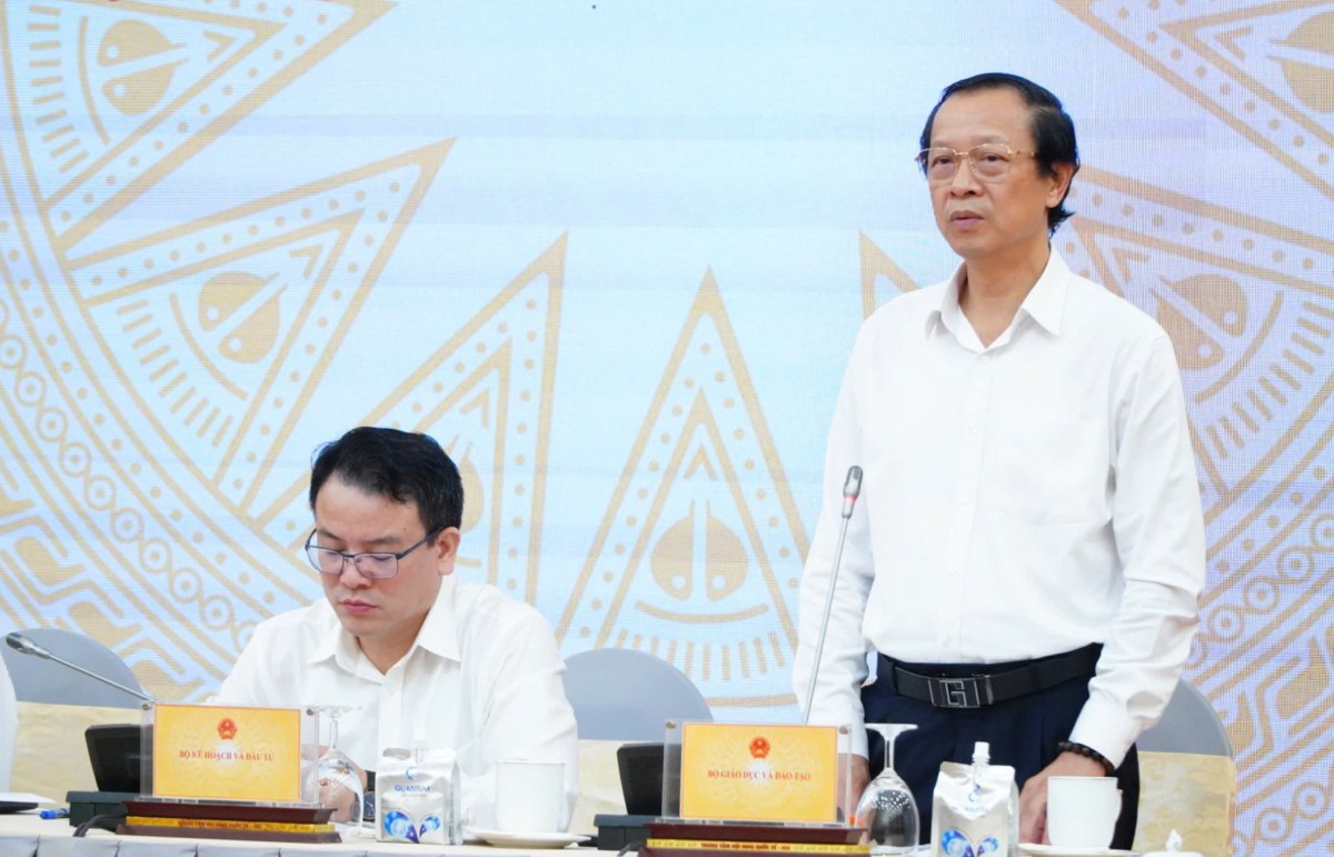 Thứ trưởng Bộ Giáo dục và Đào tạo Phạm Ngọc Thưởng trả lời câu hỏi về đề xuất bốc thăm môn thứ ba thi lớp 10. Ảnh: Phạm Đông