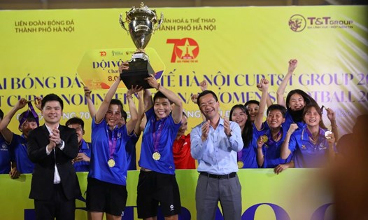 Đội nữ Thái Nguyên T&T vô địch giải bóng đá nữ quốc tế Hà Nội 2024. Ảnh: Minh Dân