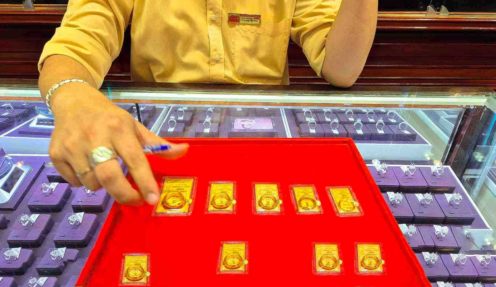 Giá vàng nhẫn đối diện nguy cơ giảm sâu trong bối cảnh vàng thế giới giảm mạnh. Ảnh minh họa: Phan Anh