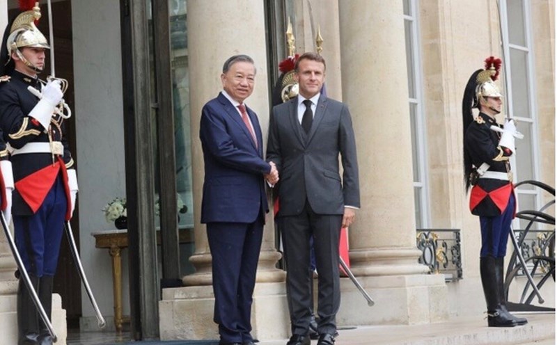 General Secretary and President To Lam and President of the French Republic Emmanuel Macron. Photo: VNA