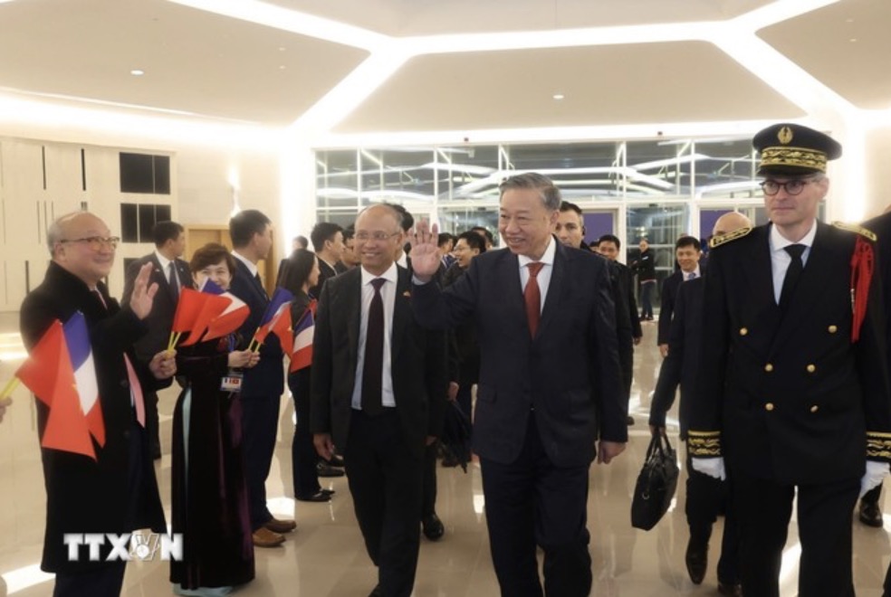 Farewell ceremony for General Secretary and President To Lam at Orly airport, Paris, France. Photo: VNA