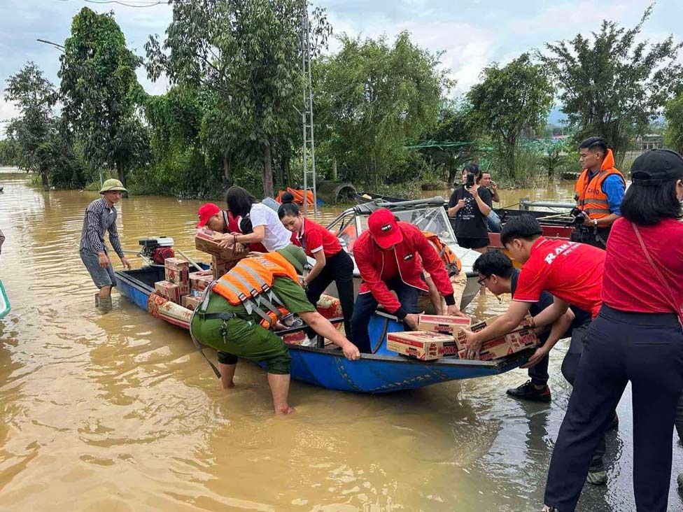 Nhan vien Tap doan Masan tham gia cac chuong trinh cuu tro. Anh: Ngoc Mai