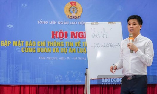 Hội nghị thông tin về tình hình công nhân, công đoàn. Ảnh: Lam Thanh