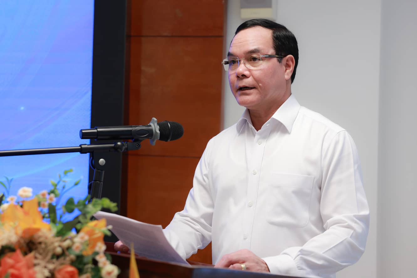 Ông Nguyễn Đình Khang - Ủy viên Trung ương Đảng, Chủ tịch Tổng Liên đoàn Lao động Việt Nam, Trưởng Ban soạn thảo dự án Luật Công đoàn (sửa đổi) phát biểu khai mạc hội nghị. Ảnh: Hải Nguyễn 