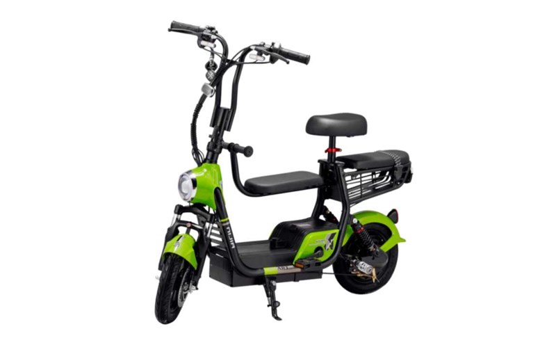 Two compact electric bicycle models, equipped with water resistance. Photo: Nijia