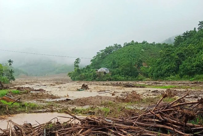 Cảnh tan hoang tại Làng Nủ sau bão số 3. Ảnh: Đinh Đại 