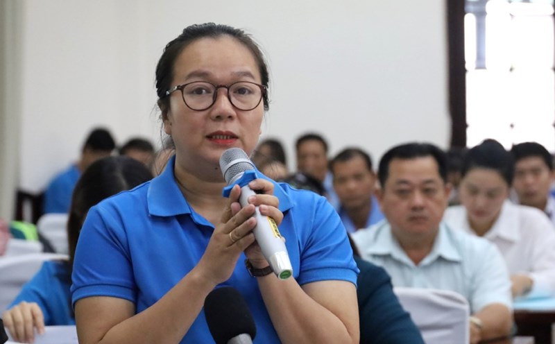 Voters representing the Trade Union of Hwaseung Rach Gia Company Limited expressed their opinions and suggestions. Photo: Nguyen Anh