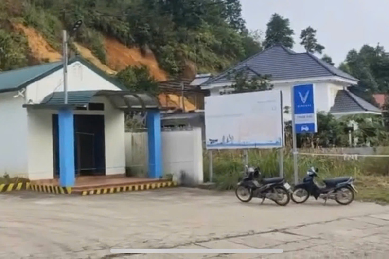 Nhung ho dan tai xa Bao Nhai (huyen Bac Ha) duoc di doi de tranh sat lo. Anh: Nguoi dan cung cap