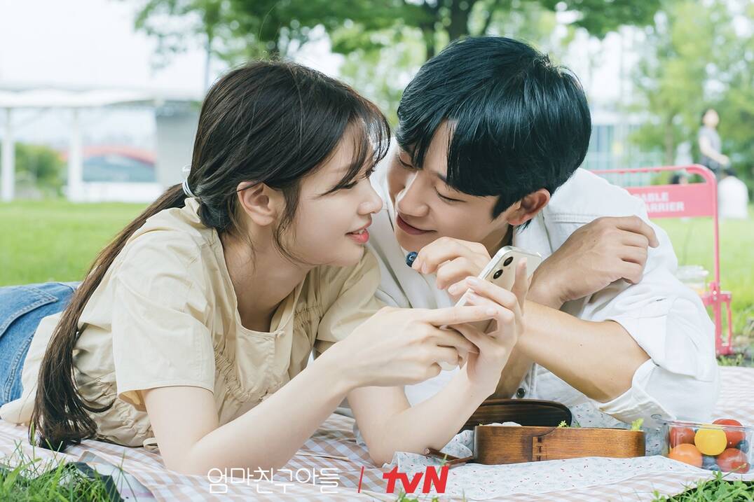 Jung So Min và Jung Hae In trong phim "Love Next Door". Ảnh: Nhà sản xuất