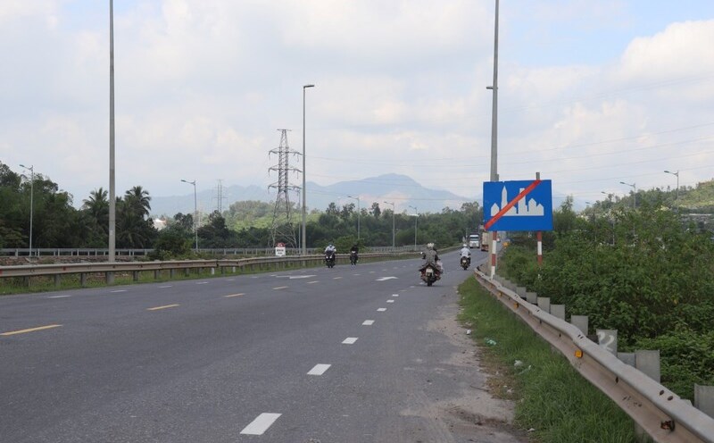 The city's Department of Transport has implemented many measures to maintain traffic infrastructure. Photo: Nguyen Linh