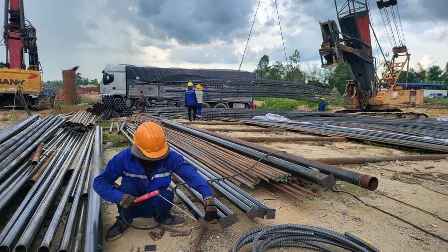 Site clearance for the Hoang Sa - Doc Soi road project in Quang Ngai is very slow. Photo: Vien Nguyen