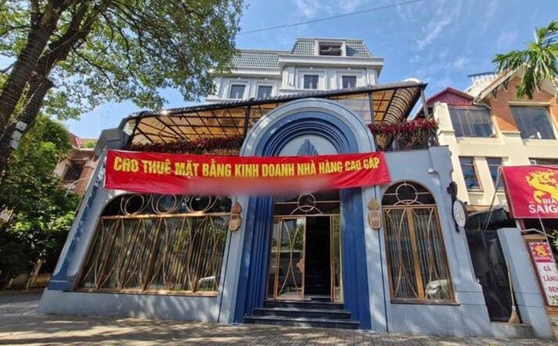Mặt bằng kinh doanh trên tuyến phố Nguyễn Thị Định (quận Cầu Giấy, Hà Nội) đang treo biển cho thuê ngày đêm. Ảnh: Thu Giang
