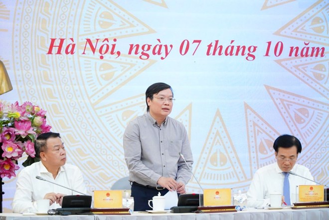 Deputy Minister of Home Affairs Truong Hai Long said that some ministries and sectors avoid decentralization and delegation of power because it affects local interests. Photo: Pham Dong