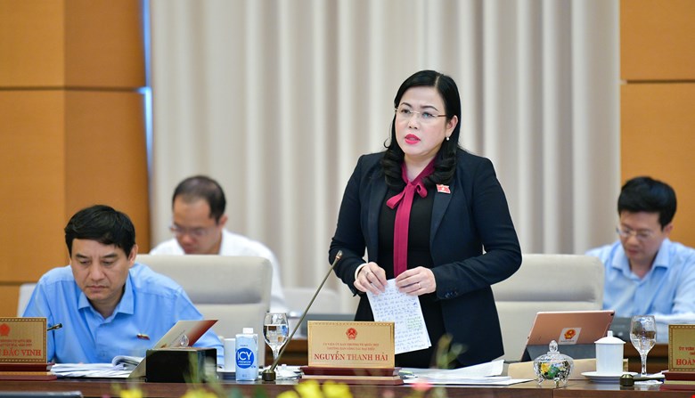 Head of Delegation Affairs Nguyen Thanh Hai felt very sorry for the teacher who encouraged parents to contribute money to buy laptops. Photo: Quochoi.vn