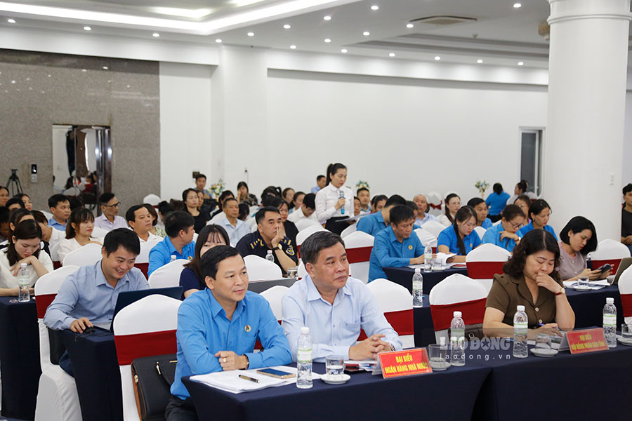 More than 200 union members, workers and laborers of Dien Bien province attended the meeting with voters and the National Assembly Delegation. Photo: Thanh Binh