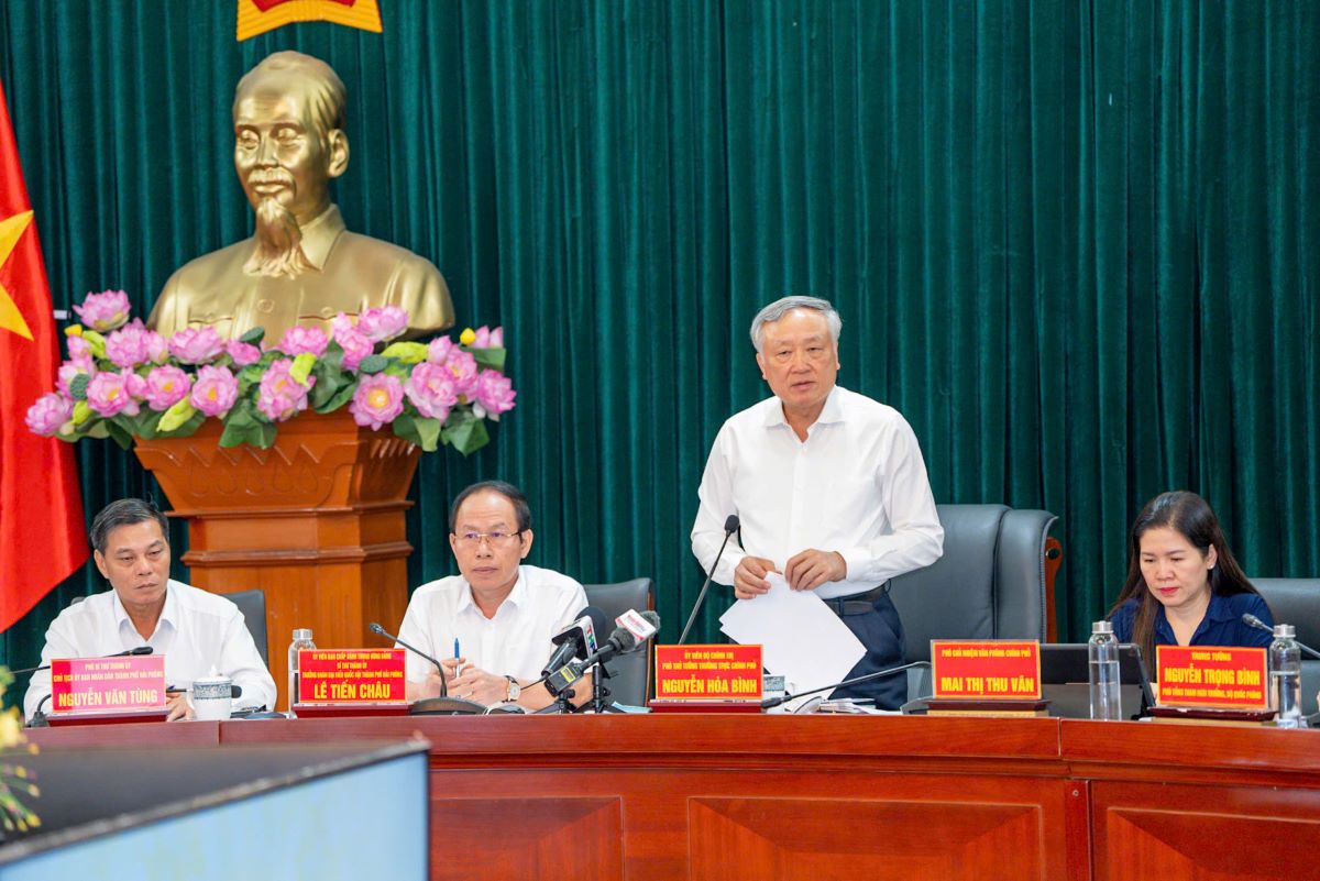 Permanent Deputy Prime Minister Nguyen Hoa Binh highly appreciated Hai Phong in the work of preventing and overcoming the damage caused by storm No. 3. Photo: Hai Phong Portal